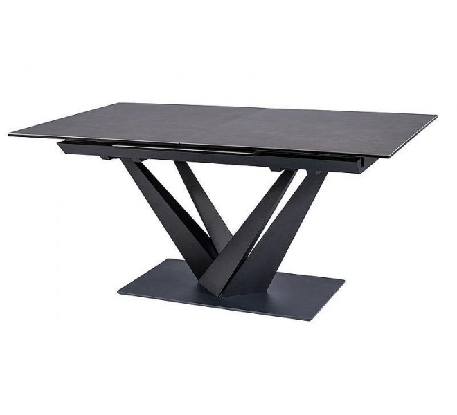 stół z czarnymi nogami